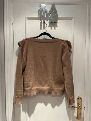 Jersey marrón con detalle de cadena