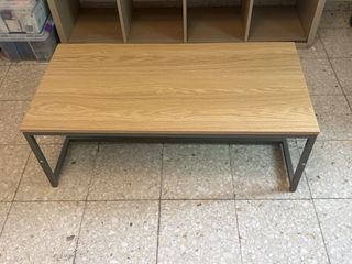 Mesa auxiliar baja madera y metal