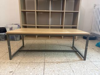 Mesa auxiliar baja madera y metal