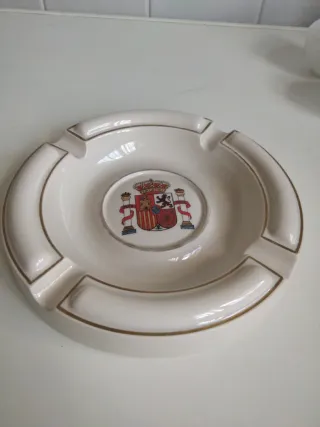 Cenicero cerámica vintage J & G con escudo España