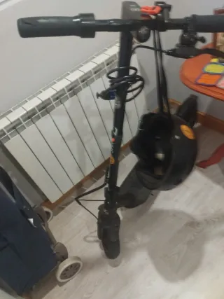 Patinete eléctrico negro de 400 de motor zwinhf