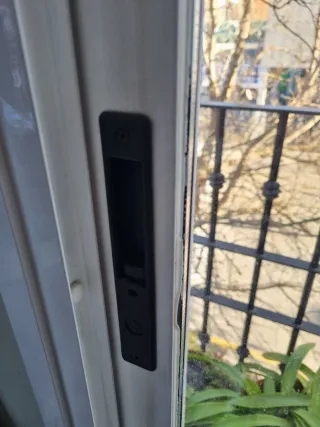 Ventanas de aluminio y puerta balconera