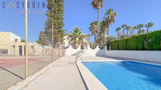 Chalet en venta en Peña de las Águilas en Elche