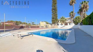 Chalet en venta en Peña de las Águilas en Elche