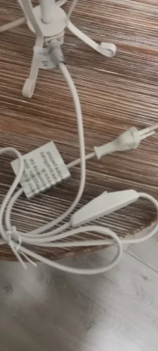 Lampada da tavolo in metallo