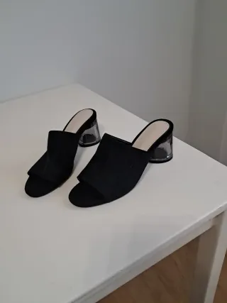 Zapatos Zara tacón transparente negros