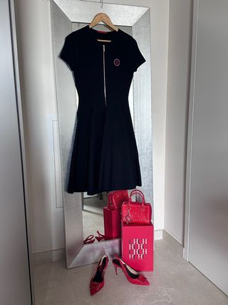 Vestido Carolina Herrera azul marino, talla S.