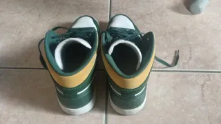 Scarpe Jordan verdi e bianche