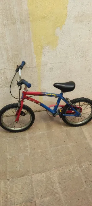 Bicicleta infantil Looney Tunes de 12 pulgadas.