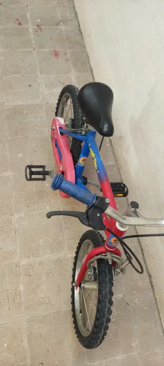 Bicicleta infantil Looney Tunes de 12 pulgadas.