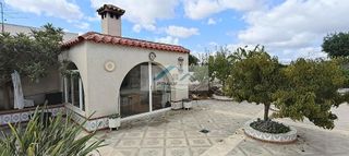 Chalet en venta en El Raval - Portes Encarnades en Elche