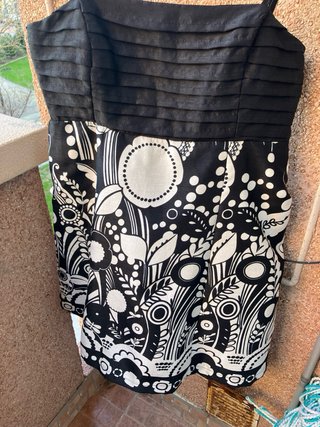 Vestido negro y blanco para eventos