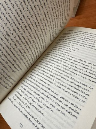 Nosotros en la luna: El libro más vendido del a...