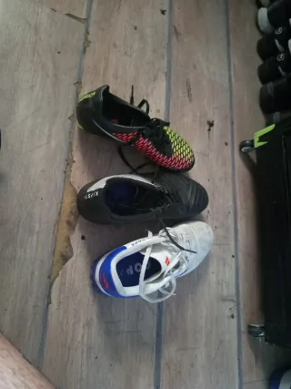 3 Zapatillas de Fútbol Talla 36-38-39 solo 60 euro