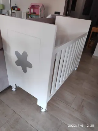 Cuna, somier y colchón bebé