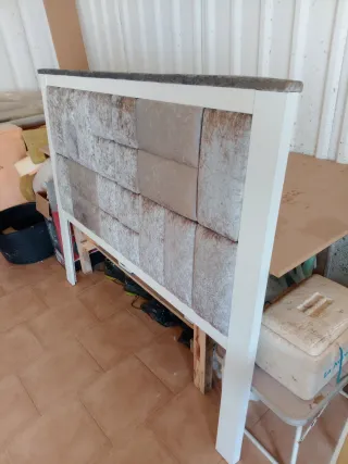 Cabecero tapizado madera blanco y gris