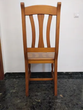 Sillas de madera maciza