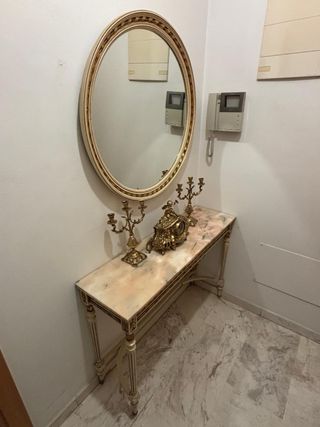 Mueble recibidor mármol beige y dorado