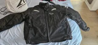 Guantes chaqueta y casco