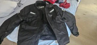 Guantes chaqueta y casco