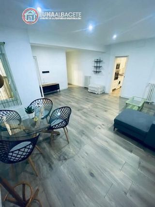 Piso en venta en Franciscanos en Albacete