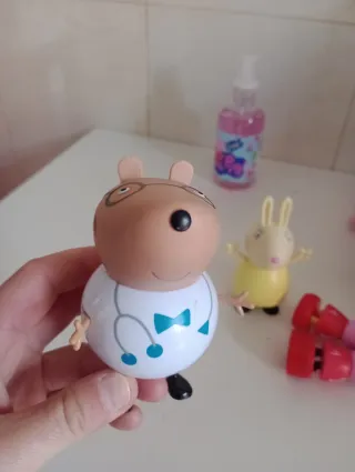 PEPPA PIG PATINADORA + REGALOS, FIGURAS...