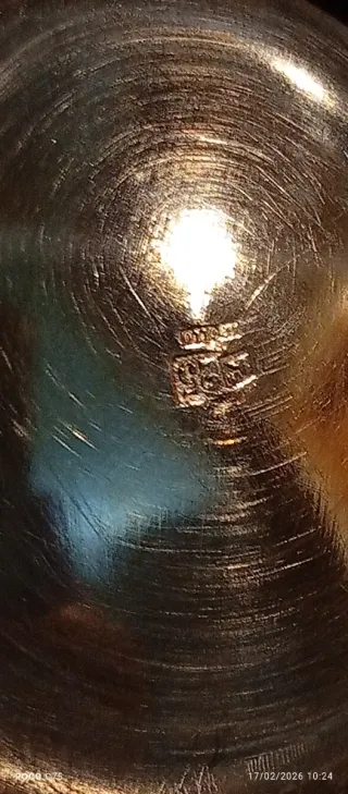 Tetera antigua de plata