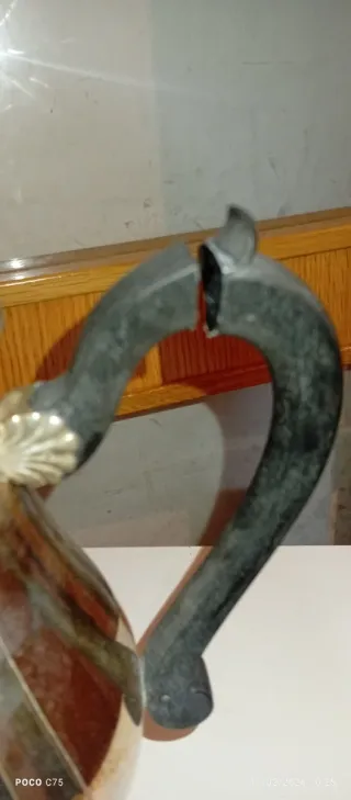 Tetera antigua de plata