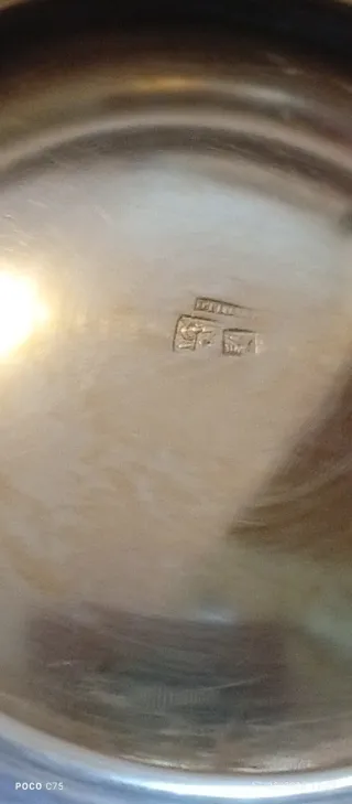 Tetera antigua de plata