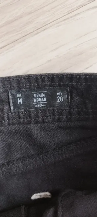 Falda vaquera negra Lefties