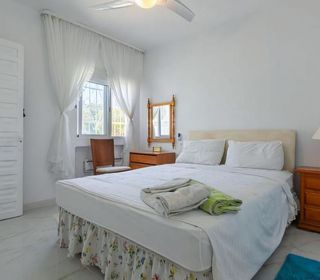 Chalet en alquiler en Río Real en Marbella