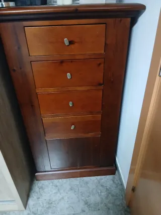 Cómoda de madera con 4 cajones