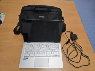 ASUS Chromebook C434T Core m3 + 256GB + Samsonite