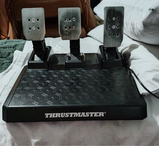 Thrustmaster TGT , Corona SF1000 e pedaliera .