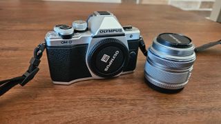 Olympus OM-D E-M10 Mark II + Objetivo