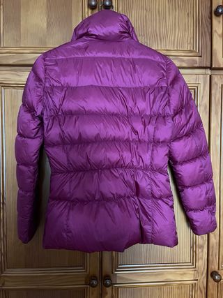 Plumífero corto berenjena Massimo Dutti