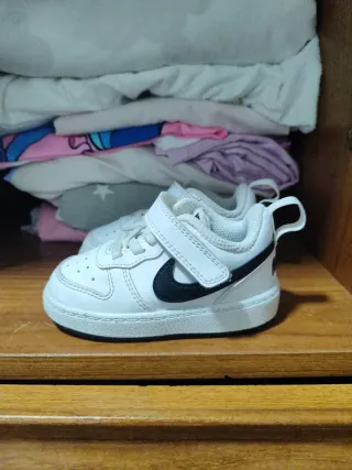 Zapatillas Nike Blancas Bebé Velcro.No hago envíos