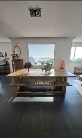 Mesa de comedor de madera maciza