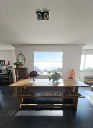 Mesa de comedor de madera maciza