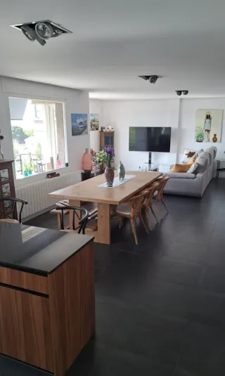 Mesa de comedor de madera maciza