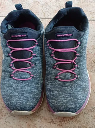 Zapatillas Skechers grises y rosas