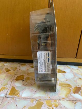 Neca Big Red Predator and wasp predator Figure