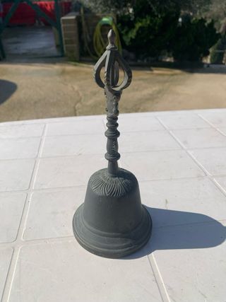 Campana antica in bronzo