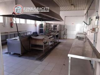 Nave industrial en venta en Santa Cruz - Industria - Polígono Campollano en Albacete
