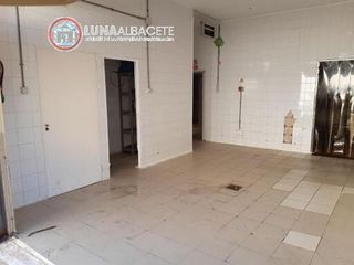 Nave industrial en venta en Santa Cruz - Industria - Polígono Campollano en Albacete