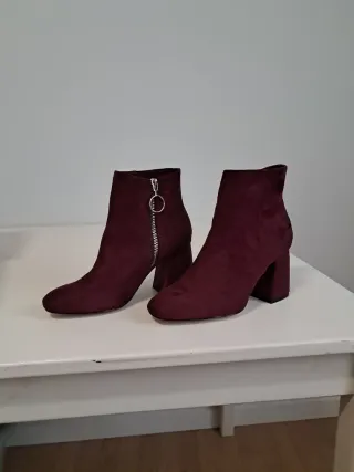 Botines Stradivarius Burdeos con Cremallera