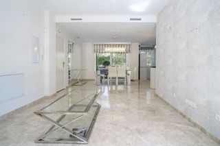 Piso en venta en Los Naranjos - Las Brisas en Marbella
