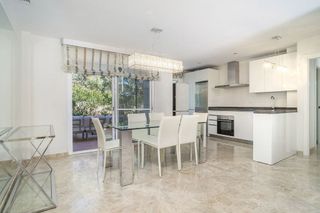 Piso en venta en Los Naranjos - Las Brisas en Marbella