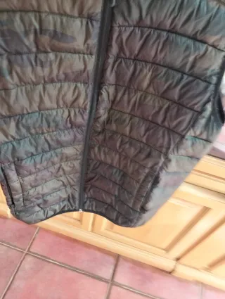 Chaleco acolchado camuflaje