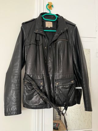 Chaqueta de piel negra
